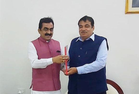 प्रदेश के सबसे लंबे फ्लाईओवर के लिए गडकरी से मिले राकेश