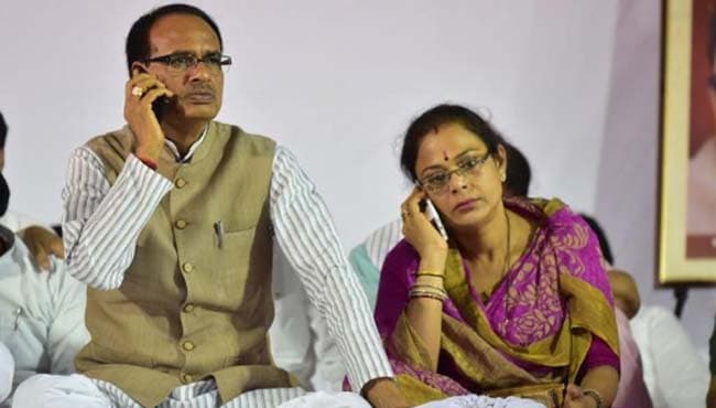 टिकट पर संकट, साधना सिंह की दावेदारी पर घर में ही विरोध