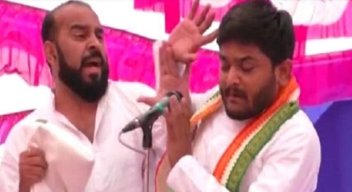 VIDEO: मंच पर भाषण के दौरान हार्दिक पटेल को पड़ा थप्पड़