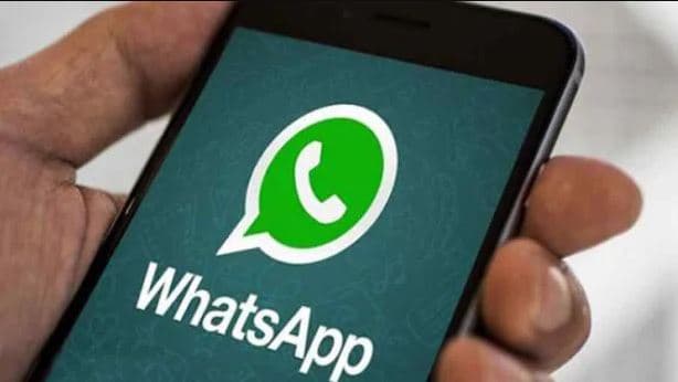 विभाग के व्हाट्सएप ग्रुप पर लिखा ‘आई लव यू’, बाबू सस्पेंड