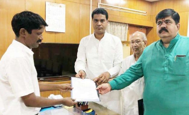 बीजेपी का आरोप, झाबुआ में मतदाताओं को धमका रहे कांग्रेसी