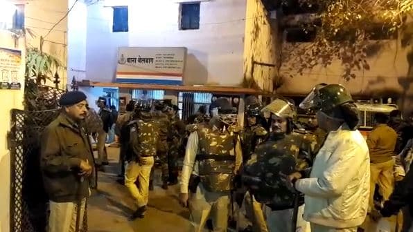 कांग्रेस-भाजपा कार्यकर्ताओं के बीच जमकर विवाद, फायरिंग और पत्थरबाजी
