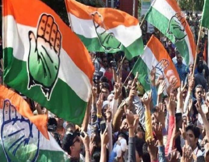 VIDEO: वोट मांगने गए कांग्रेस विधायक को ग्रामीणों ने घेरा, जमकर सुनाई खरी खोटी