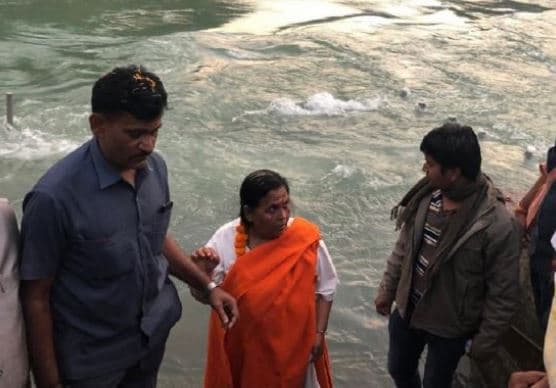 आश्रम में फिसलने से उमा भारती हुई चोटिल, पैर में दो जगह फ्रैक्चर, सिर में चोट