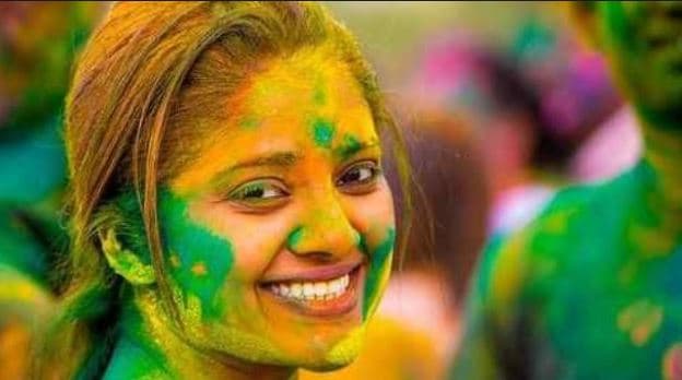 होली पर जमकर खेले रंग-गुलाल, रंगों के छुटकारे की न लें टेंशन, पढ़ें यह बेस्ट उपाय