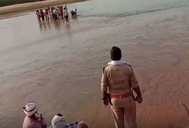 नानी-पोती की नदी में डूबने से मौत, गांव में पसरा मातम, घंटो मशक्कत के बाद निकले शव