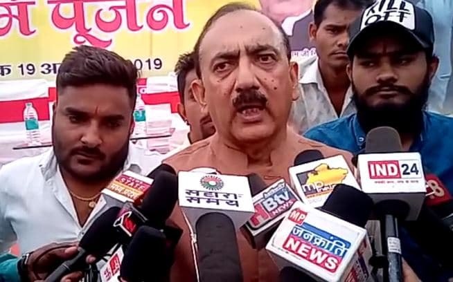 ऐसा हुआ तो पेट्रोल-डीज़ल पर वैट कम कर सकती है सरकार, मंत्री ने दिए संकेत