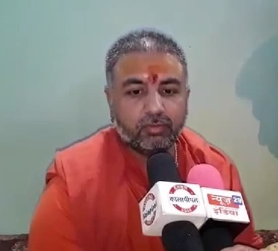 इस महामंडलेश्वर ने दिग्गी को बताया मौलाना, साध्वी प्रज्ञा की जीत का किया दावा