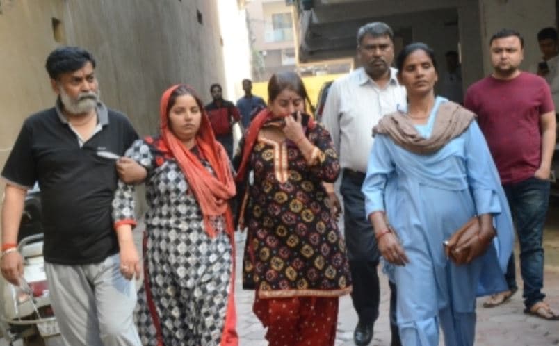 चार दिन से नींद की गोली दे रही थी पत्नी, प्रेमी संग मिलकर घोंट दिया पति का गला