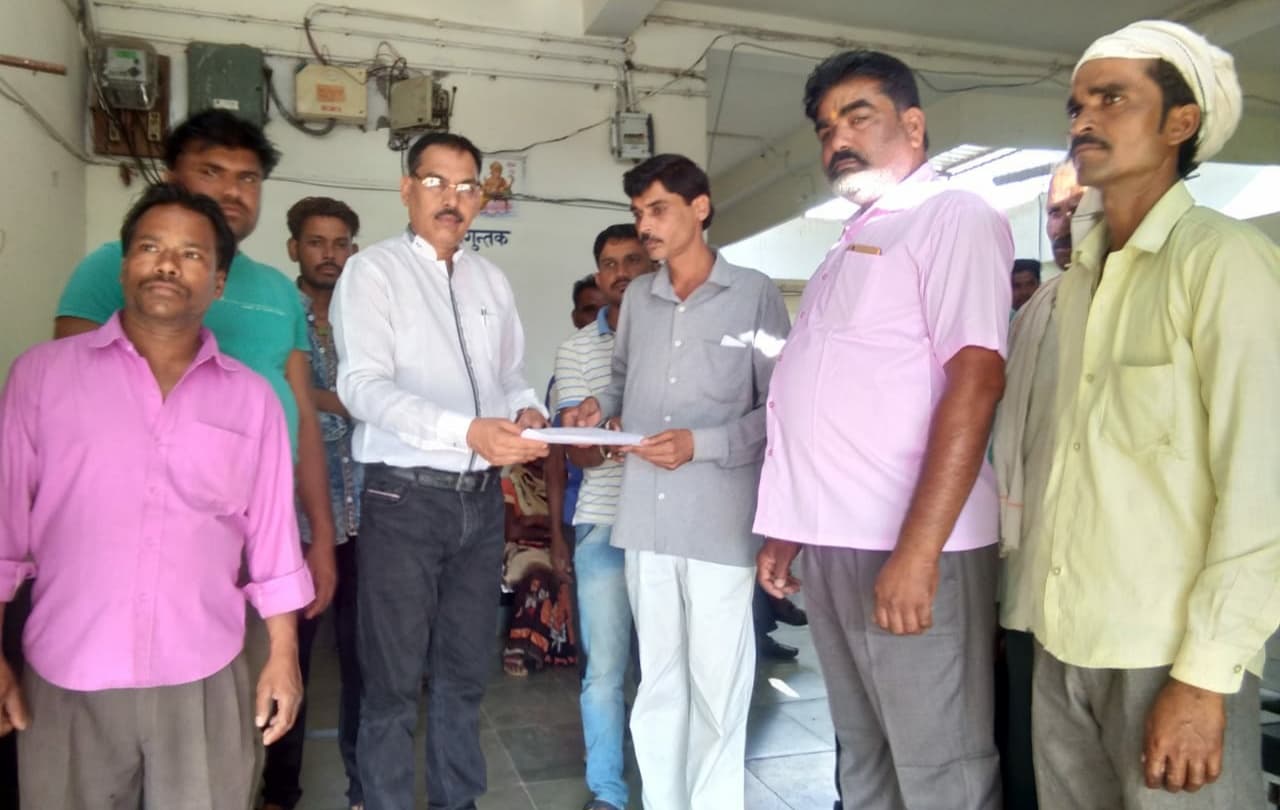 पत्रकार की हत्या के विरोध में प्रधानमंत्री और मुख्यमंत्री के नाम सौंपा ज्ञापन