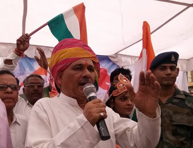 भाजपा विधायक के बिगड़े बोल, बिजली विभाग के इंजीनियर को जूते मारने की दी धमकी