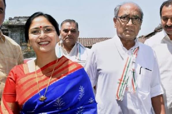 दिग्विजय को पत्नी ने दिया जीत का मंत्र, इसलिए बना रहे विवादों से दूरी