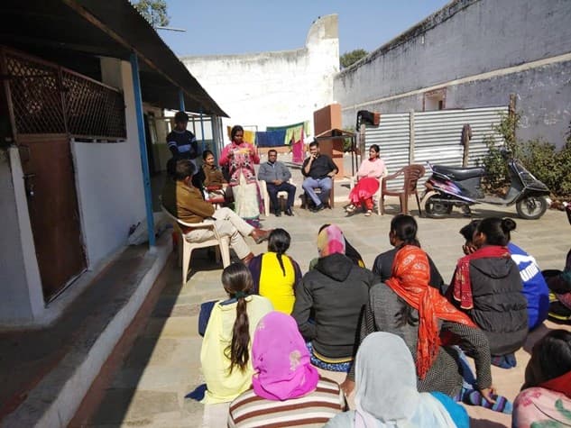हुनर के ‘हथियार’ चला रहीं महिला कैदी, जेल में बन रहीं मैकेनिक