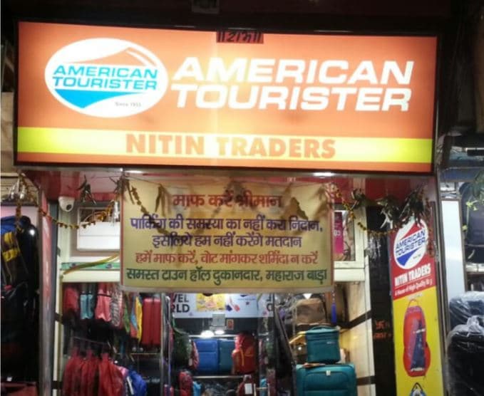 दुकानदारों ने किया मतदान का विरोध, टांगे बैनर लिखा, माफ करो श्रीमान