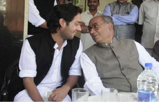 चुनाव से पहले जयवर्धन का बड़ा बयान- लोग मुझे वोट दें, दिग्विजय सिंह के पुत्र को नहीं