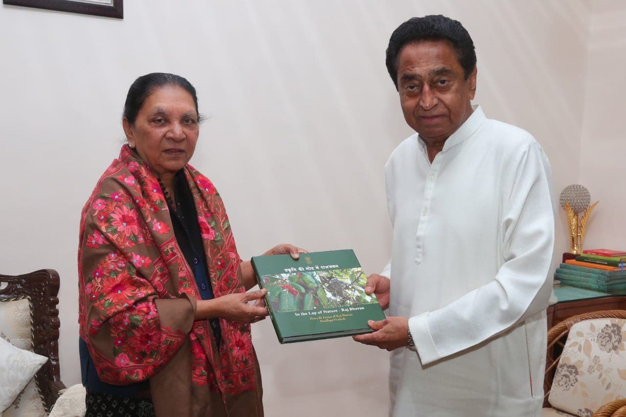 राज्यपाल से मिले CM कमलनाथ, मंत्रीमंडल पर चर्चा के लिए दिल्ली रवाना