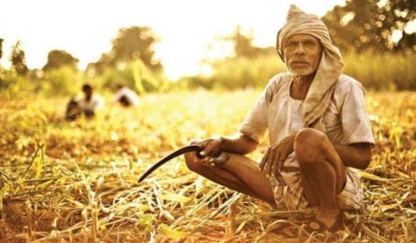 ‘कर्जमाफी’ के जश्न में व्यस्त सरकार, उपज बेचने ठंड में ठिठुर रहा अन्नदाता