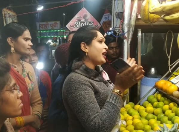 उज्जैन स्वच्छता का संदेश देने निकले किन्नर गाये स्वच्छता के गीत