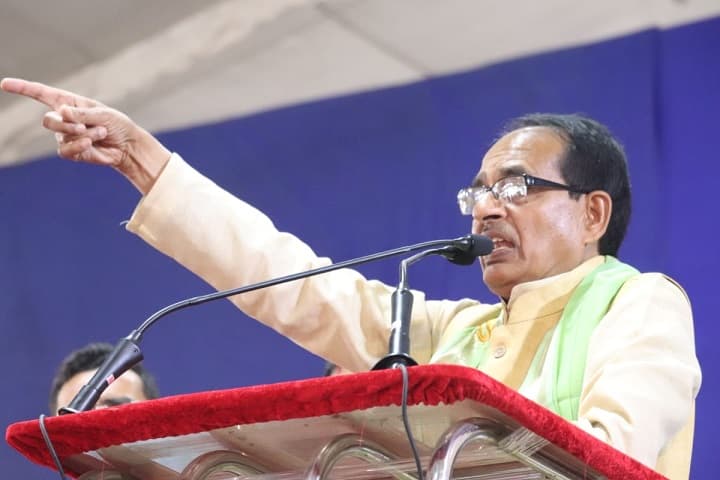 ‘चौकीदारी का काम अब हमारा, जनता डरे नहीं अभी हम हैं’