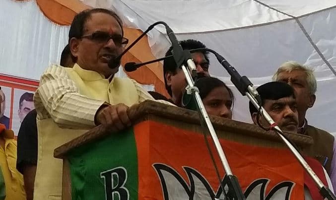 कांग्रेस पर शिवराज का तंज- घोषणा वही करता है जिसमें उन्हें पूरा करने का दम हो