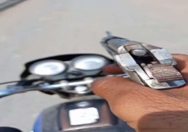 महंगा पड़ा ‘टिकटॉक’ का नशा, पिस्टल लहराते बनाया वीडियो, दो गिरफ्तार