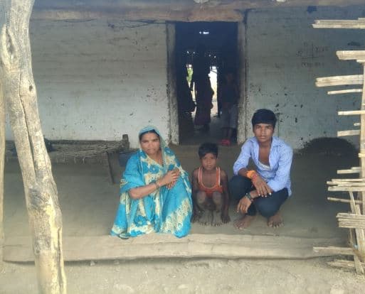 मजदूर सुरक्षा योजना के लाभ के लिये भटक रहे हितग्राही