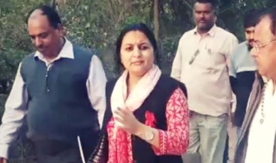 कारगर साबित हुई आईएएस की गोली मारने की धमकी