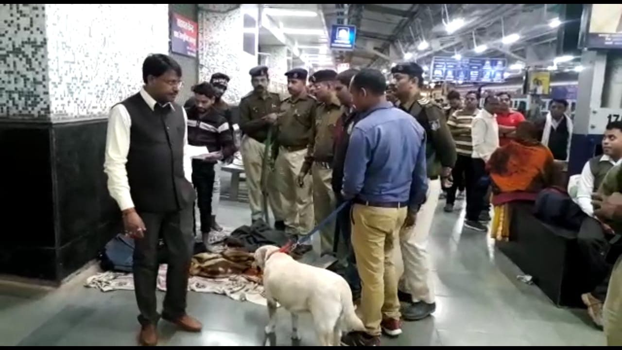 पुलवामा आतंकी हमले के बाद जबलपुर में हाई अलर्ट, रेल्वे और जिला पुलिस ने की सघन चैंकिंग