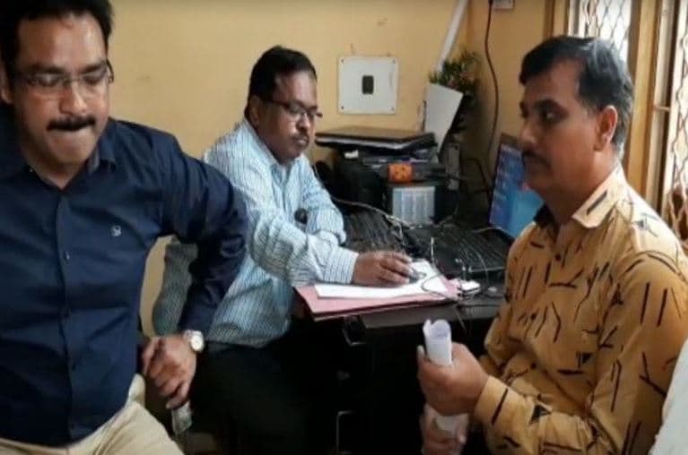 असिस्टेंट इंजीनियर आठ हज़ार की रिश्वत लेते पकड़ाया, प्रमाण पत्र जारी करने के लिए की थी मांग