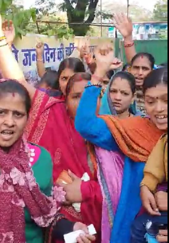 ADG की प्रताड़ना से परेशान फायर आरक्षक, पत्नियों ने मंत्री से की शिकायत