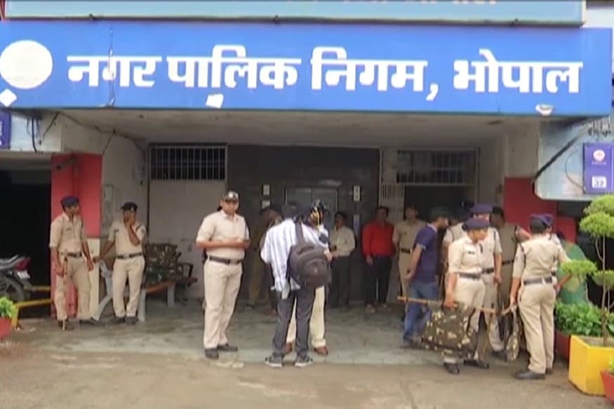 भोपाल नगर निगम में आयकर का छापा, मचा हड़ंकप, बड़े खुलासे की आशंका
