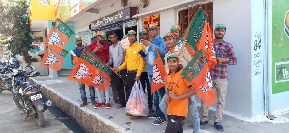 भाजपा प्रत्याशी रघुनाथ सिंह मालवीय का ग्रामीण क्षेत्रों में तूफानी जनसंपर्क दौरा