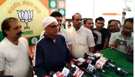 सरकार पर बरसे शिवराज, ‘तमाशा बन गई कैबिनेट, CM के सामने मंत्री लड़ रहे’