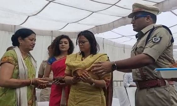 शहीद दिवस पर शीश झुकाकर अमर सपूतों को किया नमन, शहीदों के परिजनों को किया सम्मानित