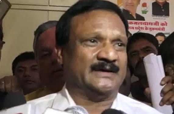 मंत्री के कार्यक्रम में बत्ती गुल, दो सस्पेंड