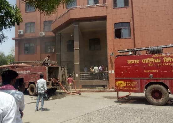 नगर निगम मुख्यालय में आग से हडकंप, पार्षद चेंबर के AC में ब्लास्ट