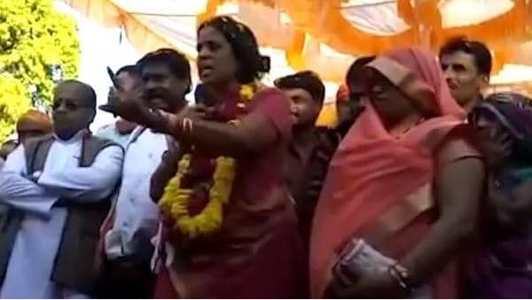 दिन में विधायक की धमकी और रात में हो गया कलेक्टर का तबादला