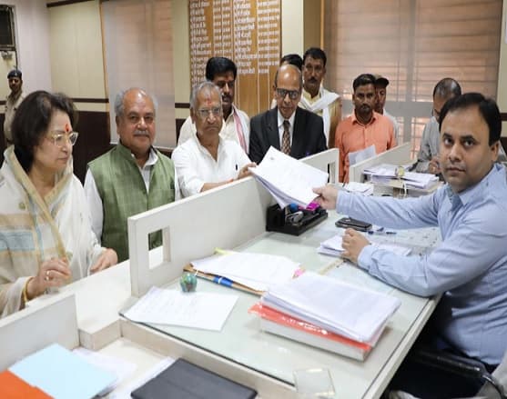 पूर्व सीएम शिवराज, केंद्रीय मंत्री तोमर सहित कई पूर्व मंत्रियों के साथ नामांकन भरा विवेक शेजवलकर ने