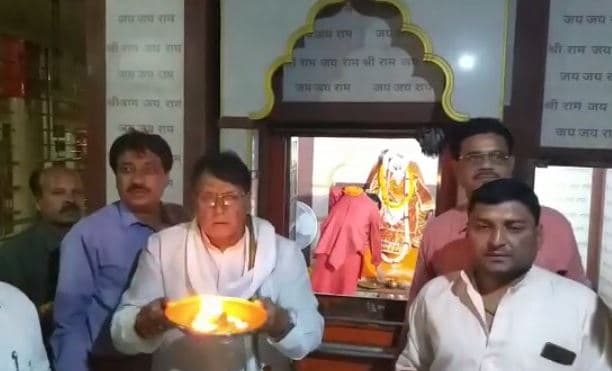 नतीजों से पहले मंत्री लगा रहे भगवान के दरबार में जीत की गुहार