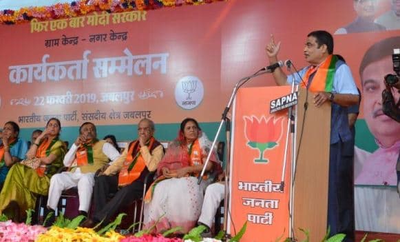 पाकिस्तान को पानी की एक-एक बूंद के लिए तरसा देंगे : गडकरी