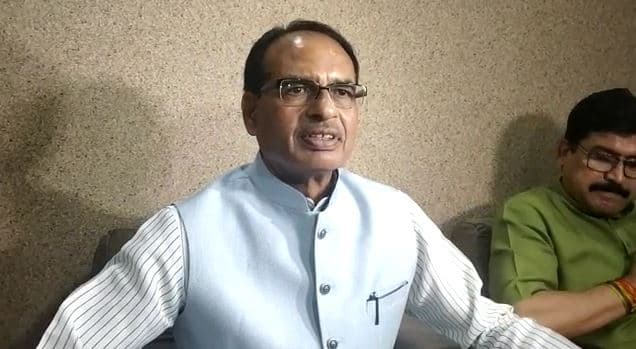 कांग्रेस के लोग ही न गिरा दें कमलनाथ सरकार : शिवराज