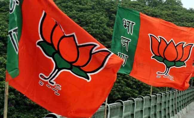 सीएम शिवराज के विधानसभा क्षेत्र में कांग्रेस के सैकड़ों कार्यकर्ता भाजपा में शामिल