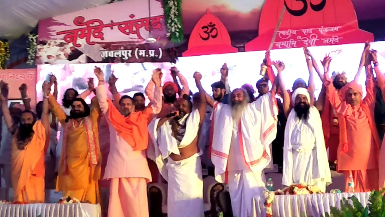 कांग्रेस को संतों का साथ!  स्वामी वैराग्यानंद, कंप्यूटर बाबा ने किया समर्थन का ऐलान
