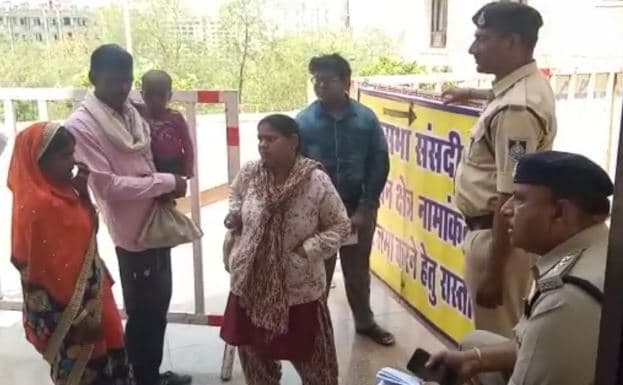महिला ने बेटे सहित मांगी इच्छा मृत्यु, BSF स्कूल प्रबंधन पर लगाये गंभीर आरोप
