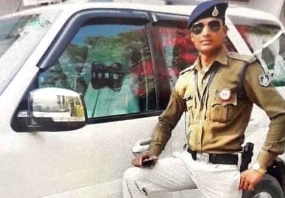 कलेक्टर के गनमैन ने वायरल की युवती की प्राइवेट फोटो, धमकाया भी, सस्पेंड हुआ