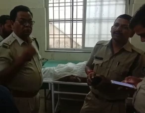 सड़क दुर्घटना में महिला कांस्टेबल की मौत, आरक्षक पति गंभीर घायल