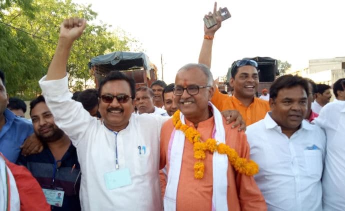 खण्डवा में भाजपा की प्रचंड बहुमत से जीत, नंदकुमार ने लगाया जीत का सिक्सर