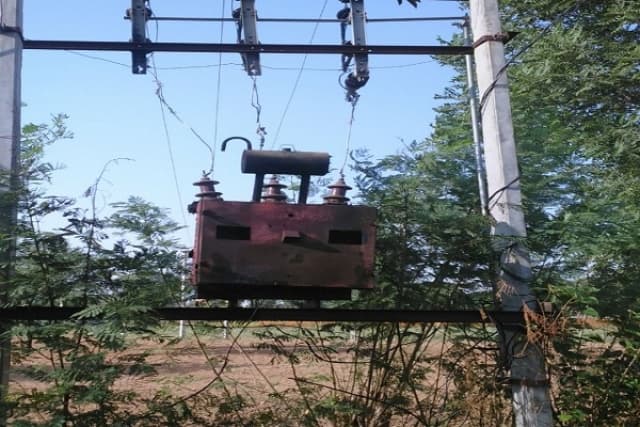 डीपी से आयल चोरी करते दो रंगे हाथों धराए, जनता ने करदी धुनाई