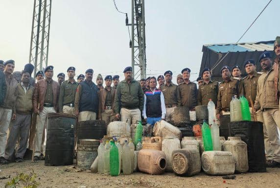 शराब माफियाओं के खिलाफ प्रशासन की बड़ी कार्रवाई, 11 पर मामला दर्ज