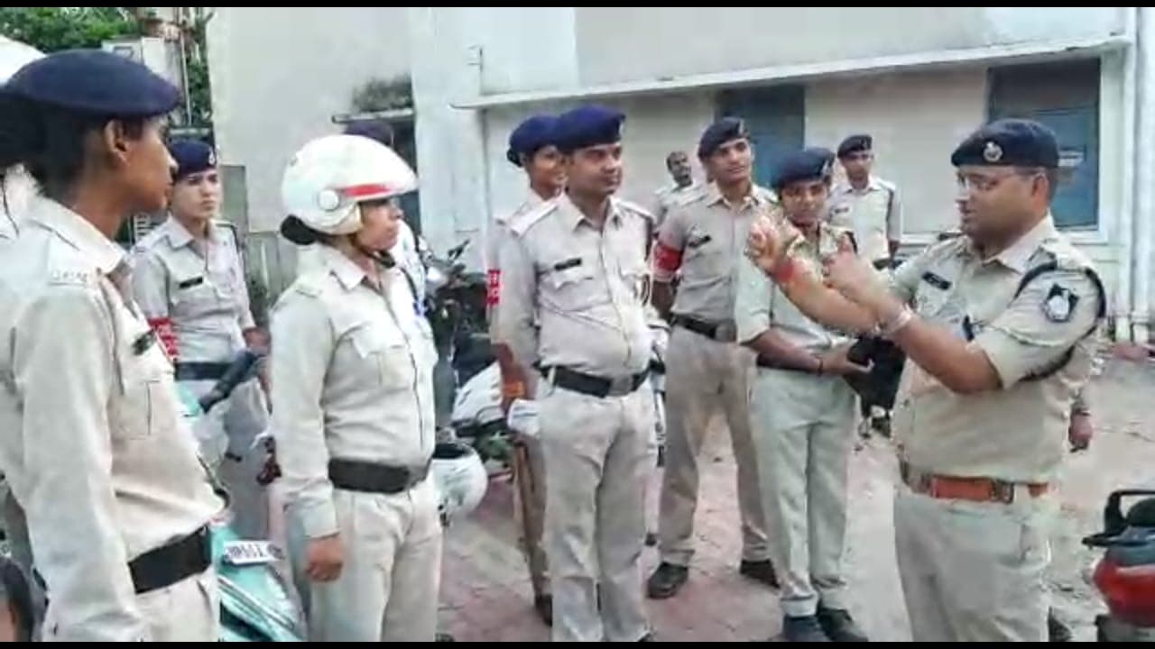 मनचलों को सबक सिखाने सिविल ड्रेस में घूमेगी ‘कोड रेड’, वीडियो बनाकर घरवालों को दिखाएंगे